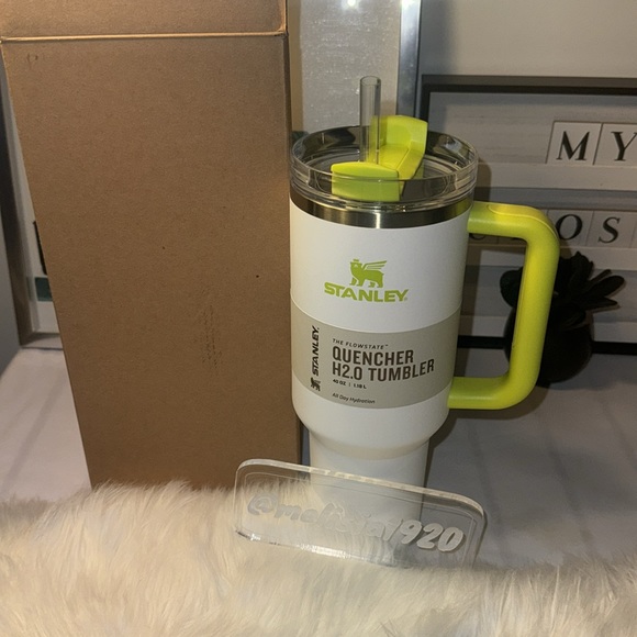 Stanley Quencher H2.O 40 Oz Electric Yellow/white BRAND NEW 💛 Target Exclusive - Picture 3 of 4